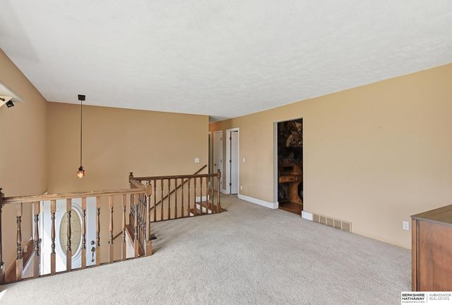 715 S 154th Street, Omaha, NE 68154