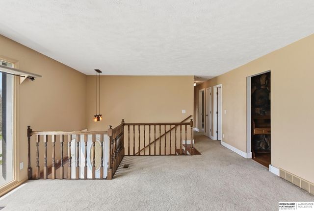 715 S 154th Street, Omaha, NE 68154