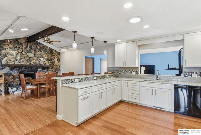 715 S 154th Street, Omaha, NE 68154