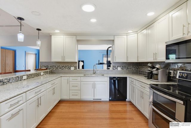 715 S 154th Street, Omaha, NE 68154