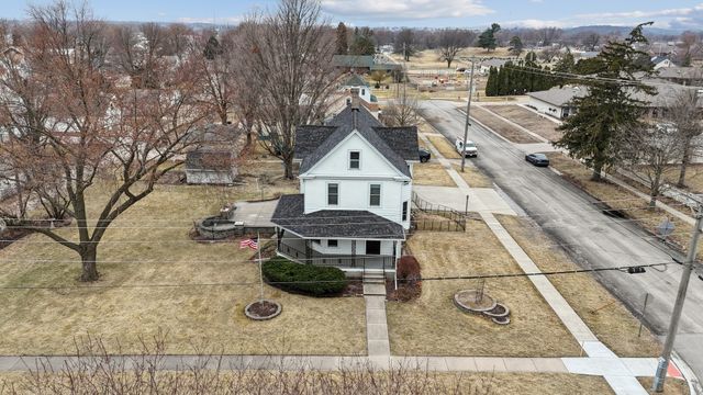 1221 6th Avenue, Dewitt, IA 52742