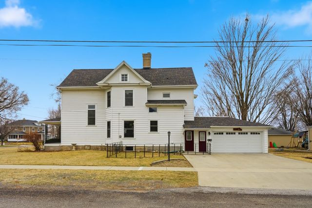 1221 6th Avenue, Dewitt, IA 52742