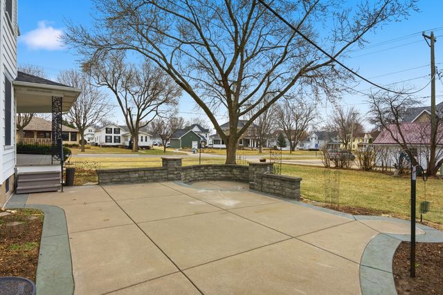 1221 6th Avenue, Dewitt, IA 52742
