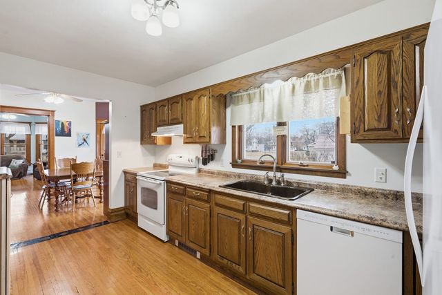 1221 6th Avenue, Dewitt, IA 52742