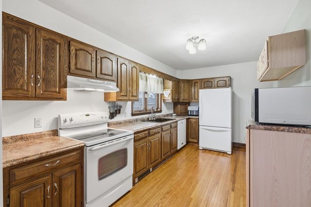 1221 6th Avenue, Dewitt, IA 52742