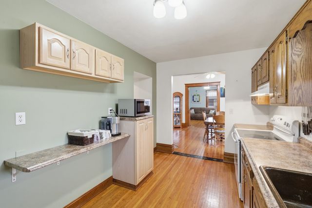 1221 6th Avenue, Dewitt, IA 52742