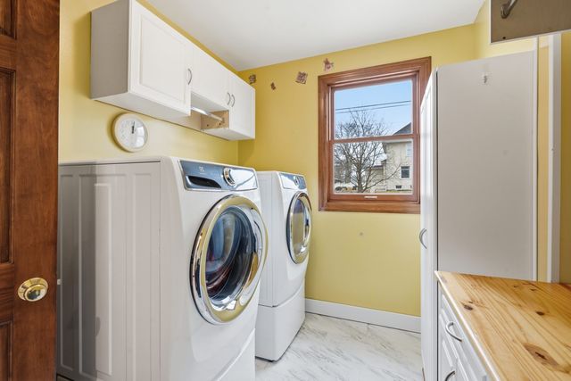 1221 6th Avenue, Dewitt, IA 52742