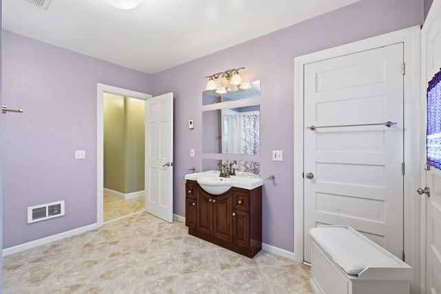 1221 6th Avenue, Dewitt, IA 52742