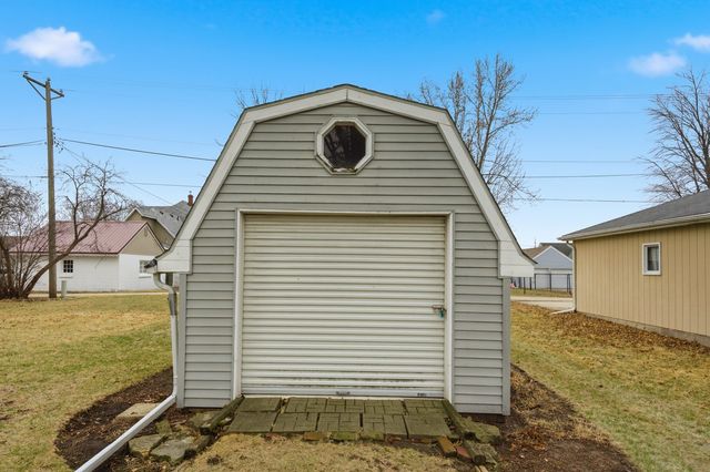 1221 6th Avenue, Dewitt, IA 52742
