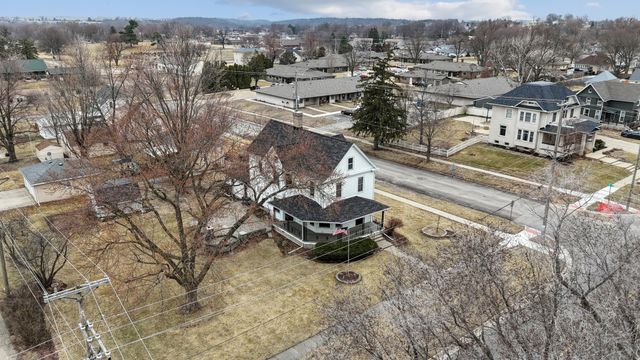 1221 6th Avenue, Dewitt, IA 52742