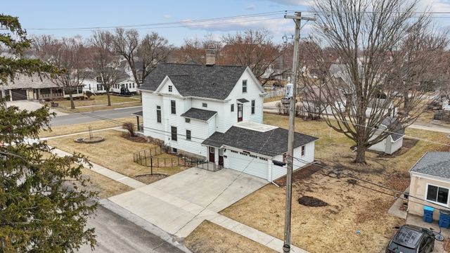 1221 6th Avenue, Dewitt, IA 52742
