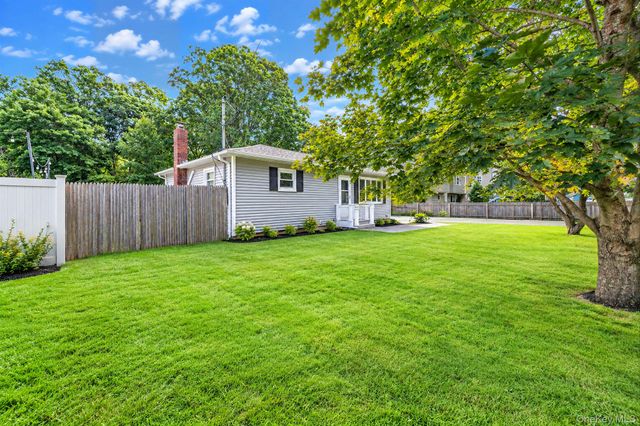 33 Pine Cone Street, Middle Island, NY 11953