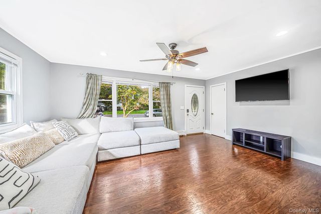 33 Pine Cone Street, Middle Island, NY 11953
