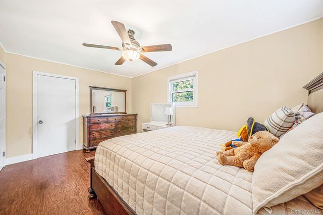 33 Pine Cone Street, Middle Island, NY 11953