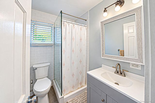 33 Pine Cone Street, Middle Island, NY 11953