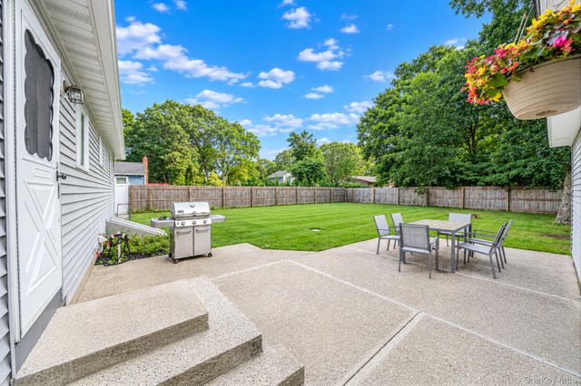 33 Pine Cone Street, Middle Island, NY 11953