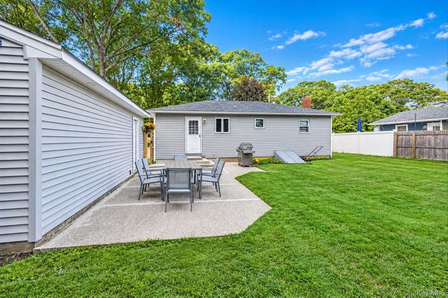 33 Pine Cone Street, Middle Island, NY 11953