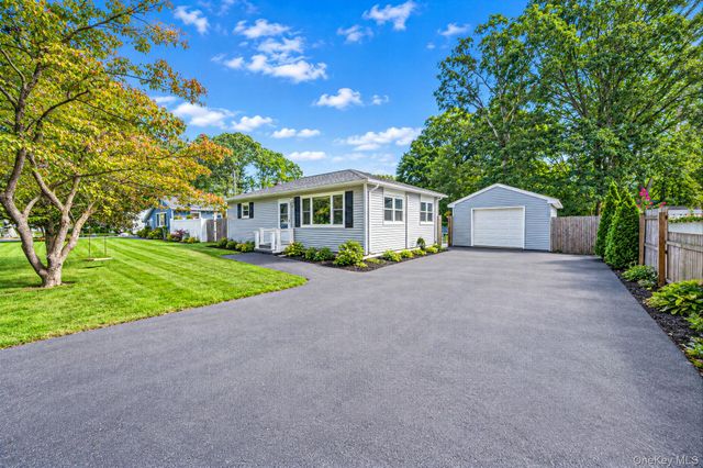 33 Pine Cone Street, Middle Island, NY 11953