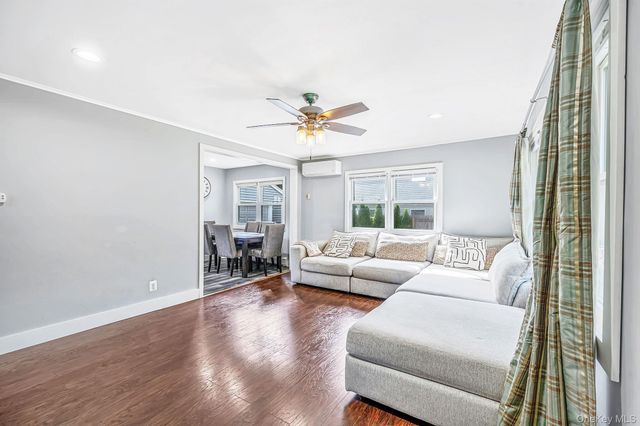 33 Pine Cone Street, Middle Island, NY 11953