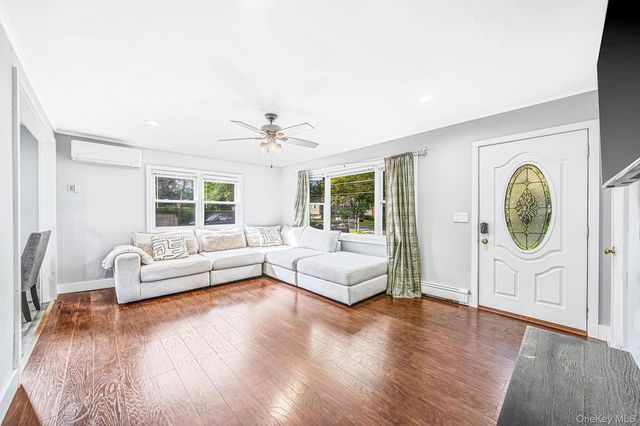 33 Pine Cone Street, Middle Island, NY 11953
