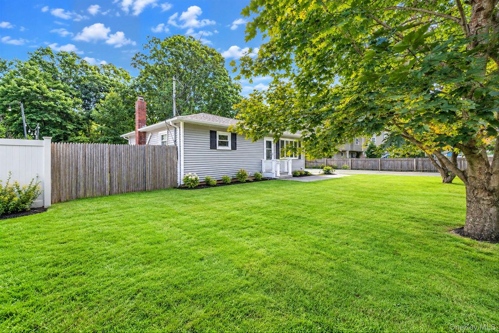33 Pine Cone Street, Middle Island, NY 11953 — photo 2