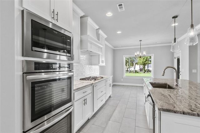 1330 Greyback Lane, Centerton, AR 72719