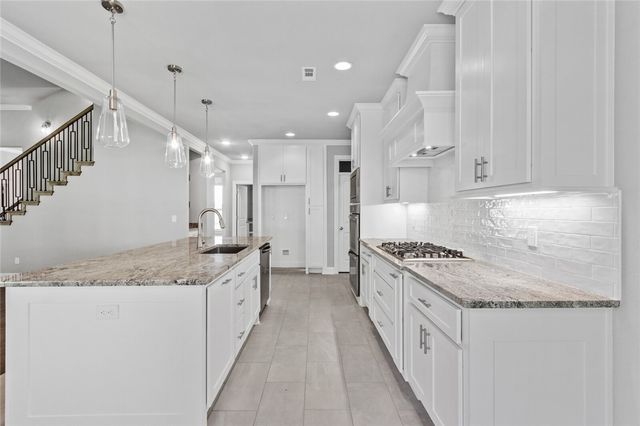 1330 Greyback Lane, Centerton, AR 72719