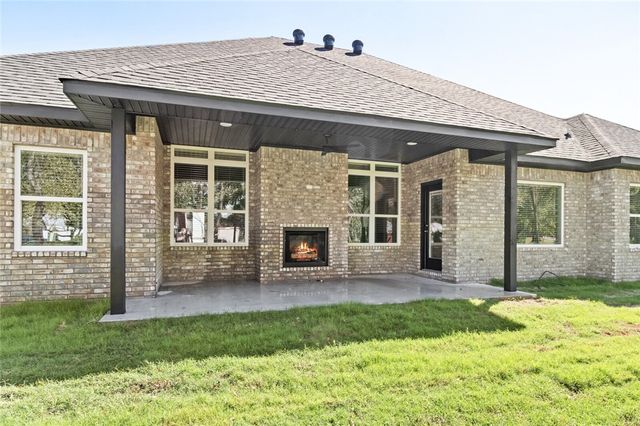 1330 Greyback Lane, Centerton, AR 72719