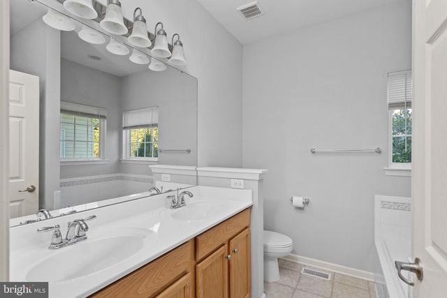 21 APPLEGATE DR, Florence, NJ 08518