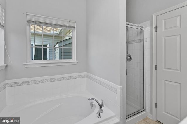 21 APPLEGATE DR, Florence, NJ 08518