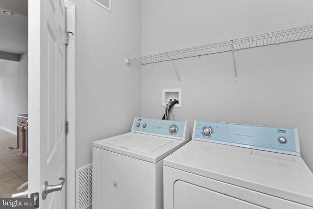 21 APPLEGATE DR, Florence, NJ 08518