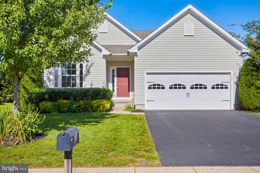 21 APPLEGATE DR, Florence, NJ 08518