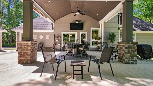 502 Garrett Drive, Magnolia, TX 77354