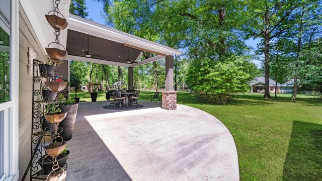 502 Garrett Drive, Magnolia, TX 77354