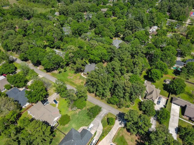 502 Garrett Drive, Magnolia, TX 77354