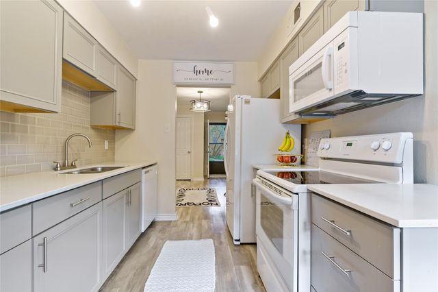 7707 Meadow Park Drive 112, Dallas, TX 75230