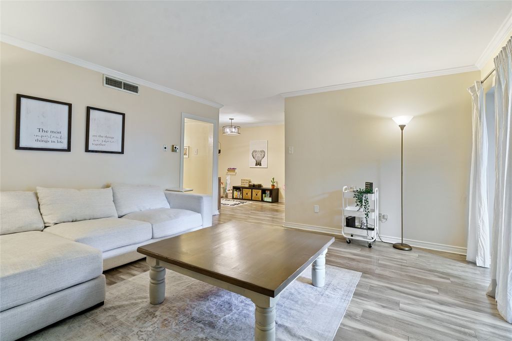 7707 Meadow Park Drive 112, Dallas, TX 75230