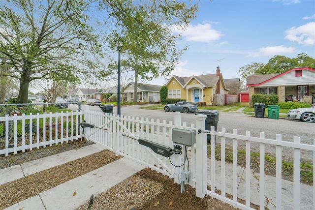 4030 Pineridge Street, Houston, TX 77009