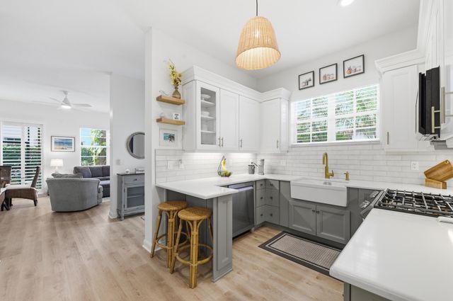 554 Tomahawk Court, Palm Beach Gardens, FL 33410