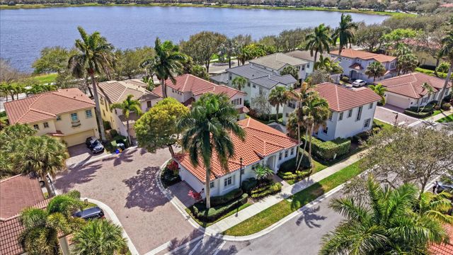 554 Tomahawk Court, Palm Beach Gardens, FL 33410