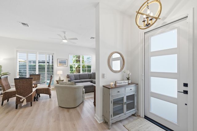 554 Tomahawk Court, Palm Beach Gardens, FL 33410