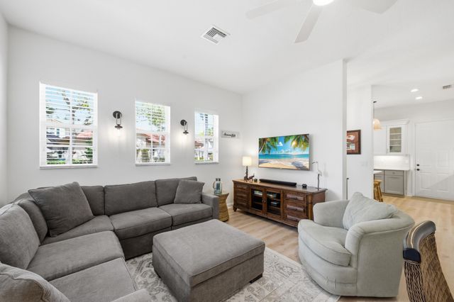 554 Tomahawk Court, Palm Beach Gardens, FL 33410