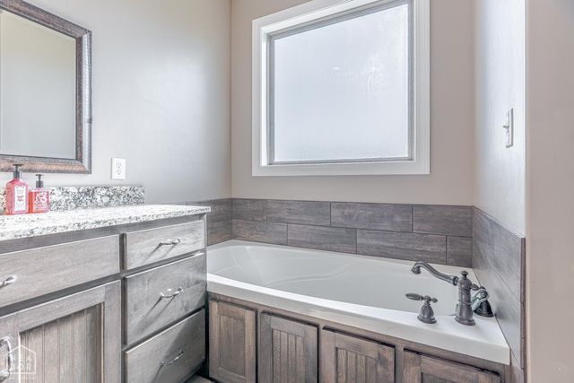42 County Road 4035, Jonesboro, AR 72404
