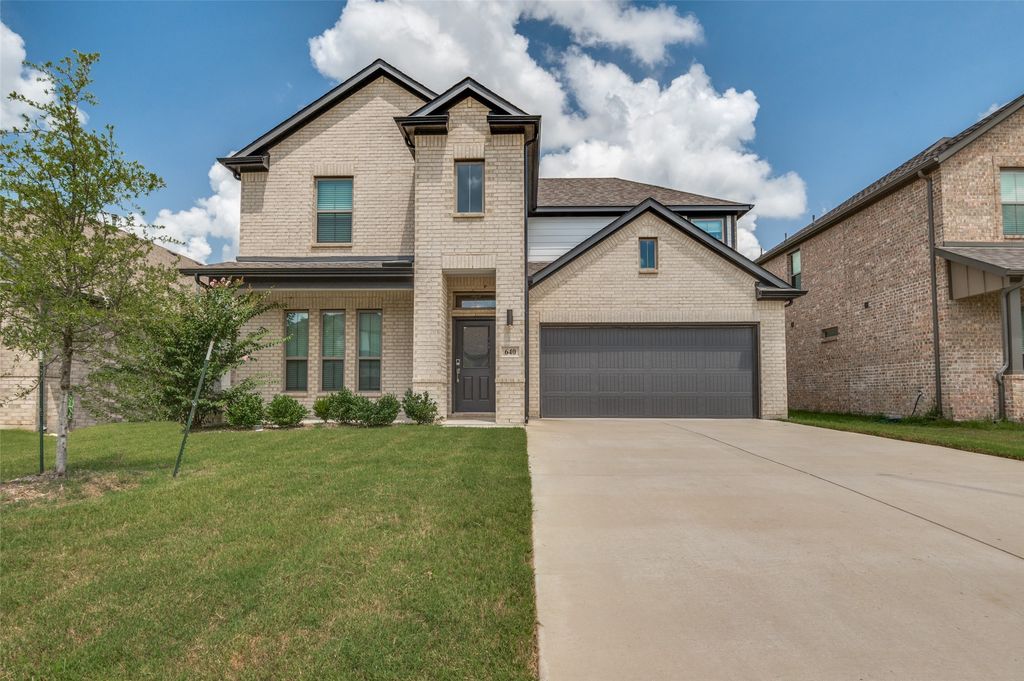640 Olympic Way, Red Oak, TX 75154