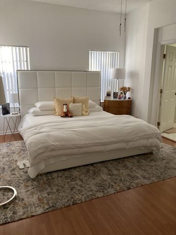 4382 Fox Ridge Dr, Weston, FL 33331