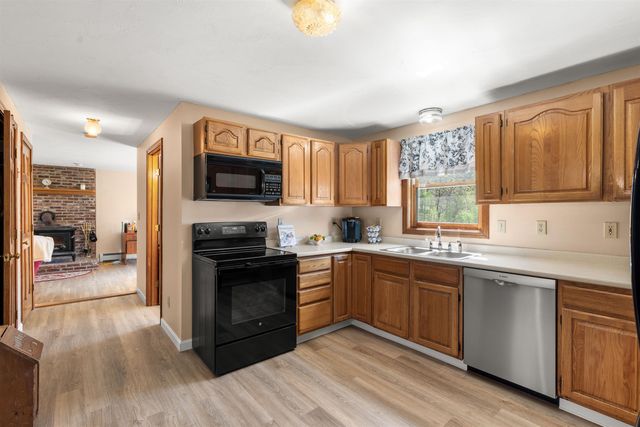 11 Jennifer Lane, Weare, NH 03281