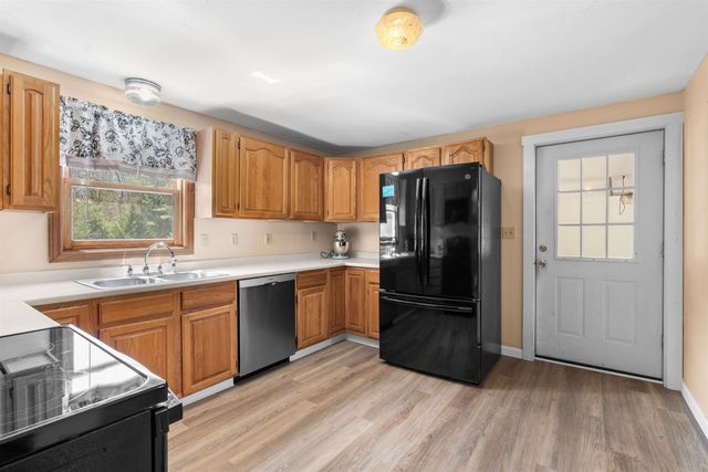11 Jennifer Lane, Weare, NH 03281