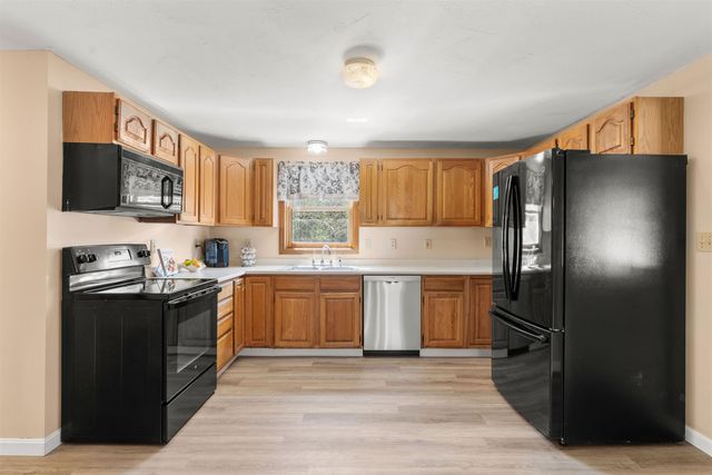 11 Jennifer Lane, Weare, NH 03281