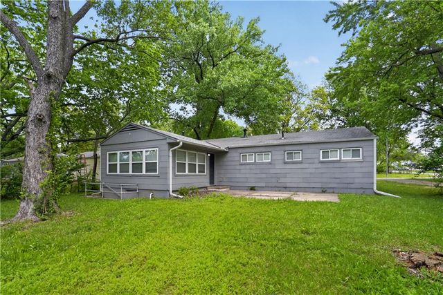 11012 Cambridge Avenue, Kansas City, MO 64134