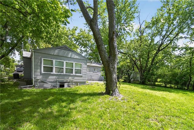 11012 Cambridge Avenue, Kansas City, MO 64134